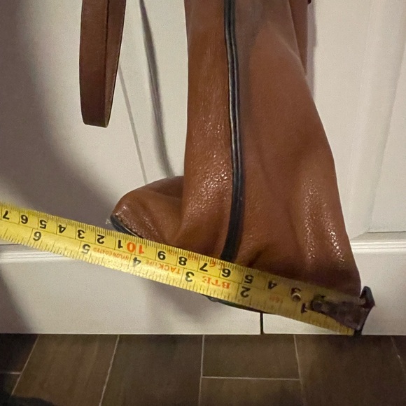 Calvin Klein Satchel Shoulder Brown Bag. - Picture 9 of 9